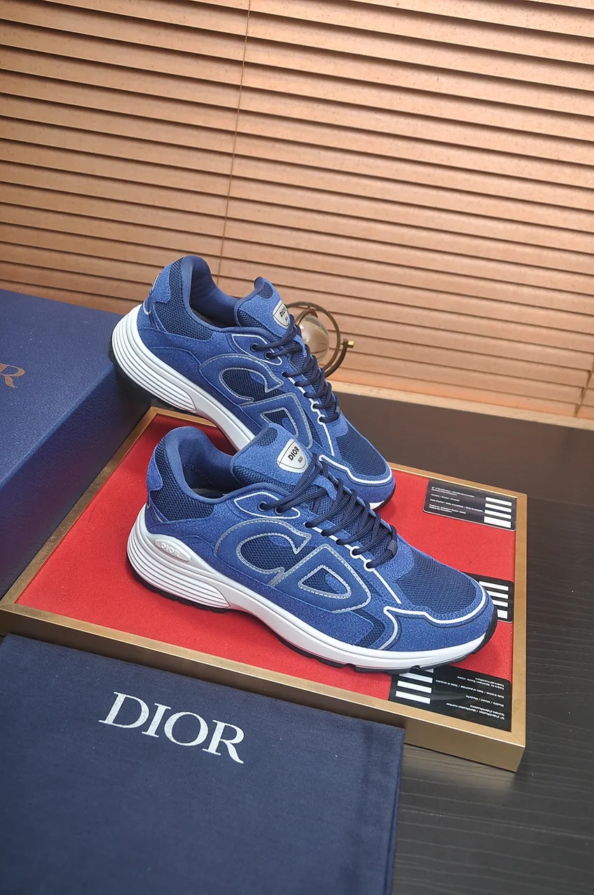 Men's men's shoes 💰: 500💶 (top original order) Brand: Dior (Dior) Standard code: Men's code 38-44 (45 customized) Grade: Same as the official website Material: Top original cowhide spliced ​​together Original wear-resistant and lightweight outsole Style category: Fashionable casual shoes Distinguished luxury brand elements top luxury Color: Actual picture color